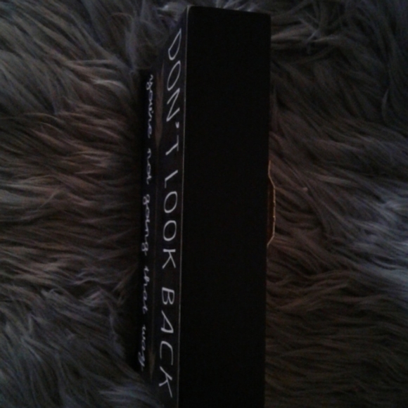 Sign Don't Look Back - Picture 2 of 3